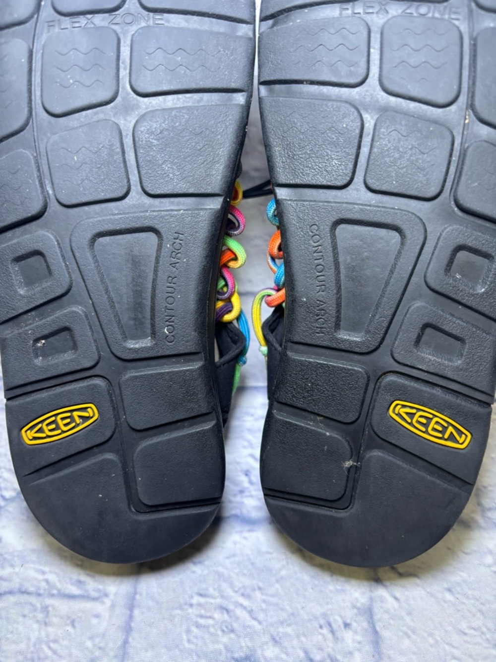 KEEN Uneek Tie-Dye Slip-On Sandals Womens 7 US Colorful Paracord Drawstring - Picture 12 of 13